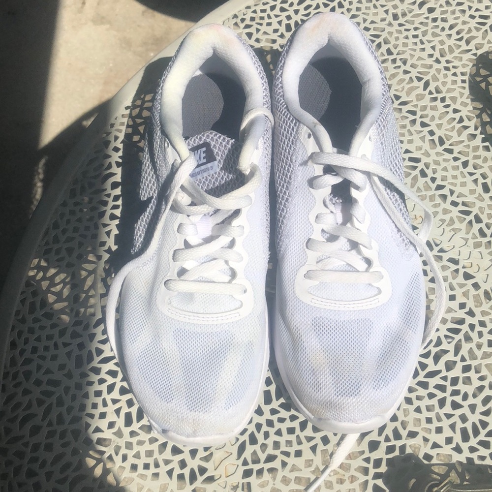 Nike revolution 3 sneaker